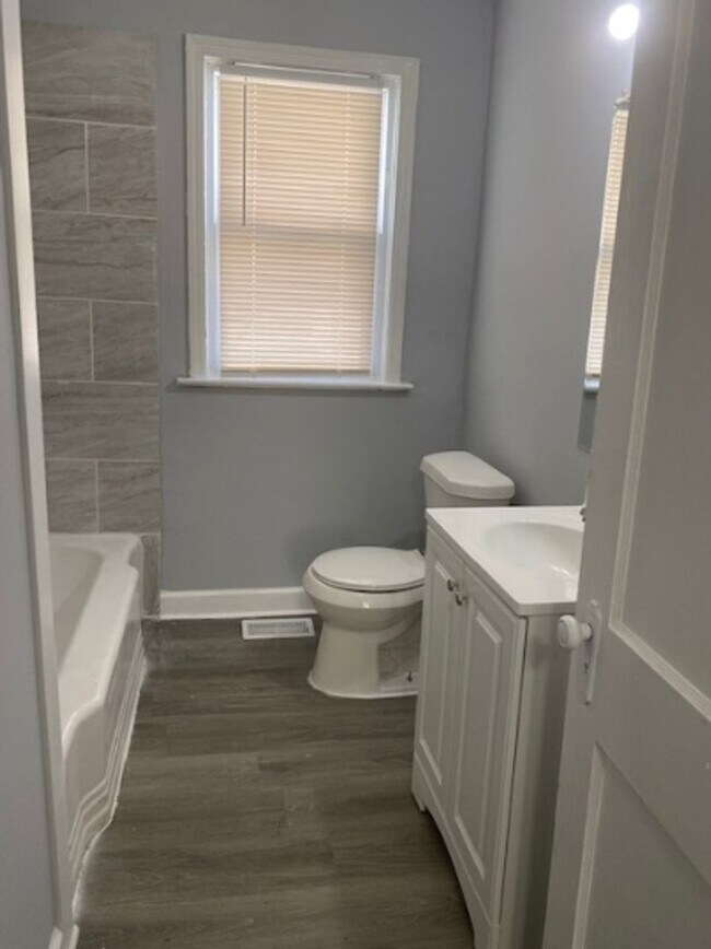 Building Photo - Spacious 3-Bedroom Gem in Memphis!