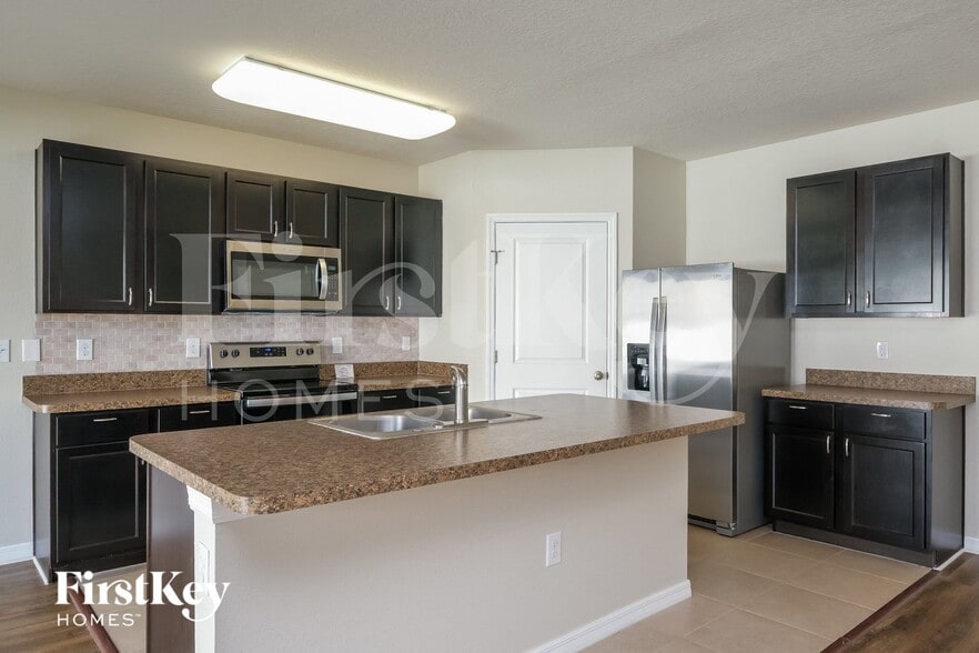 Building Photo - 36051 Carriage Pine Ct