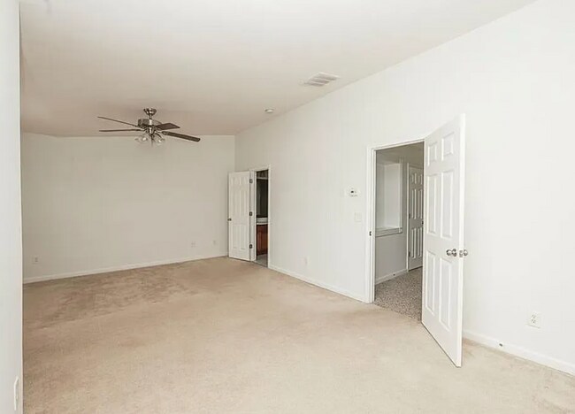 Building Photo - 5260 Sherwood Way