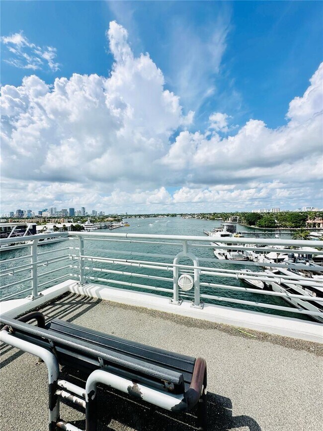 Building Photo - 2424 SE 17th St