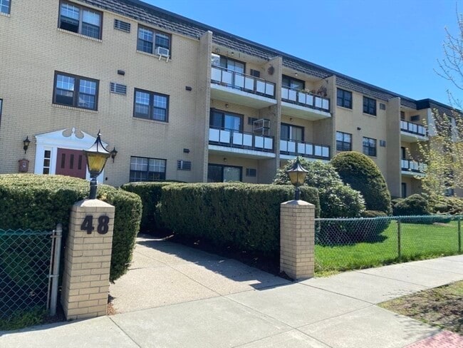 Building Photo - 48 Bigelow Ave