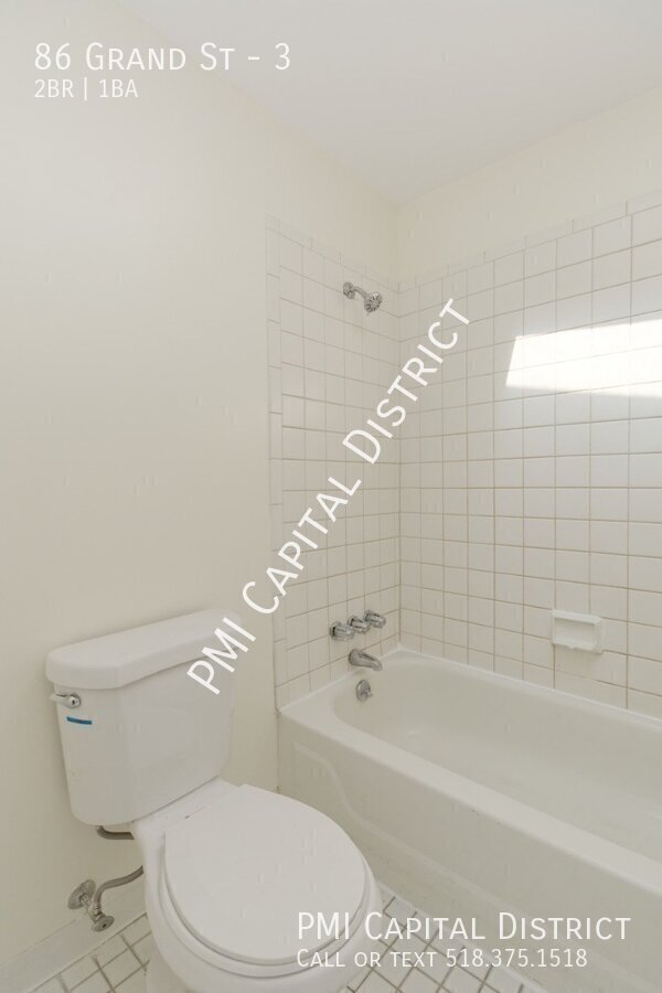 Building Photo - 86 Grand St