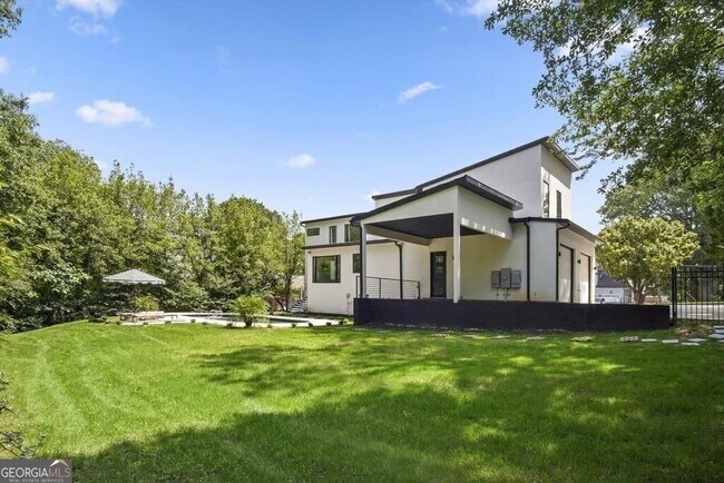 Building Photo - 1756 N Akin Dr NE