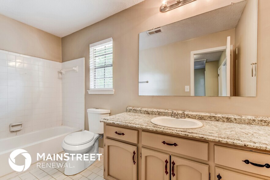 Building Photo - 904 Pine Forest Cir