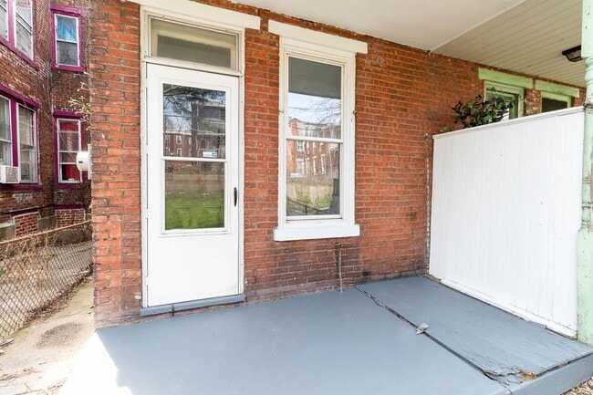 Building Photo - 3 bedroom home Section 8 Approved!