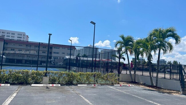 Building Photo - 2017 S Ocean Dr