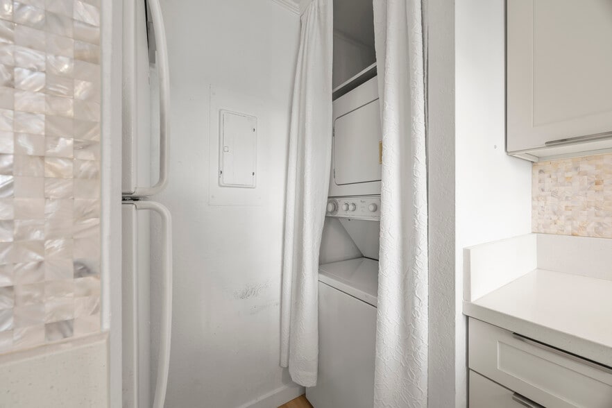 Building Photo - 320 Lili?uokalani Ave