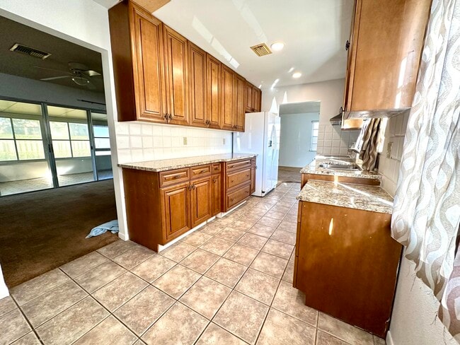 Building Photo - 6101 Rainbow Cir