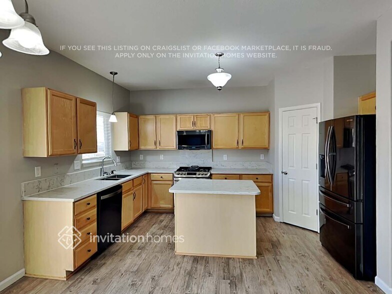 Building Photo - 366 Emerald St