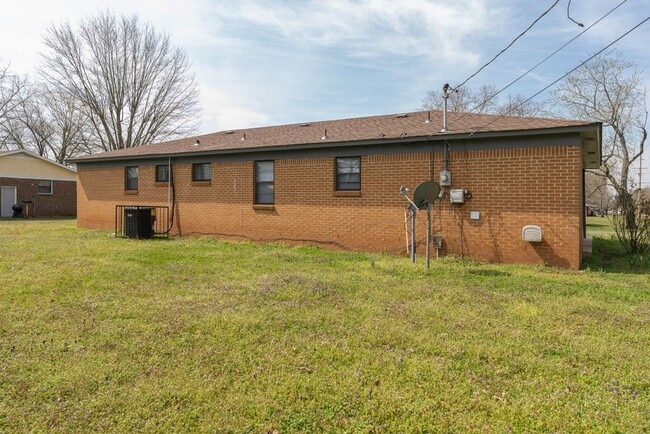 Building Photo - Hot Listing in Athens – 4 Beds, Granite Counters & More!