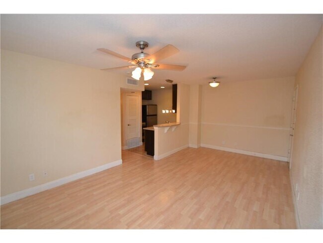 Building Photo - UT PRE-LEASE: 2 bd/ 1 ba North campus/Hyde...