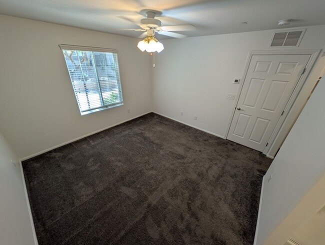 Building Photo - 664 Vetiver Ln