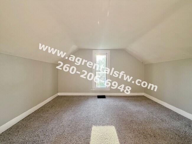 Building Photo - 2721 Fox Ave