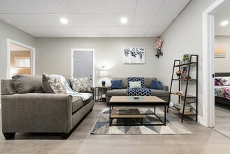 Building Photo - 153 Labelle St