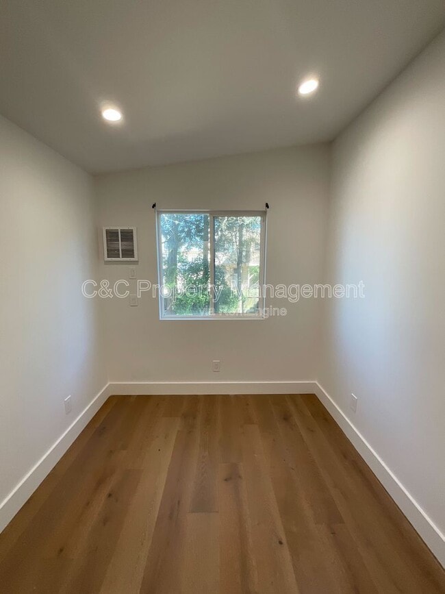Building Photo - 182 Los Olivos Ave
