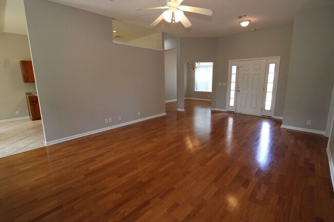 Building Photo - 3BR/2BA Home For Rent
