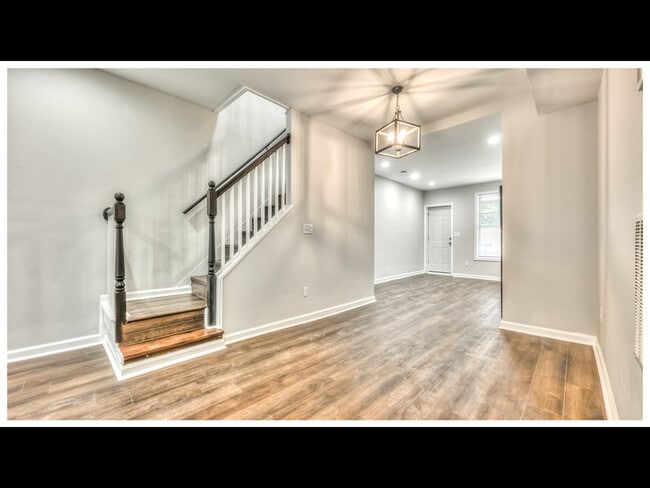 Building Photo - 1634 Darley Ave
