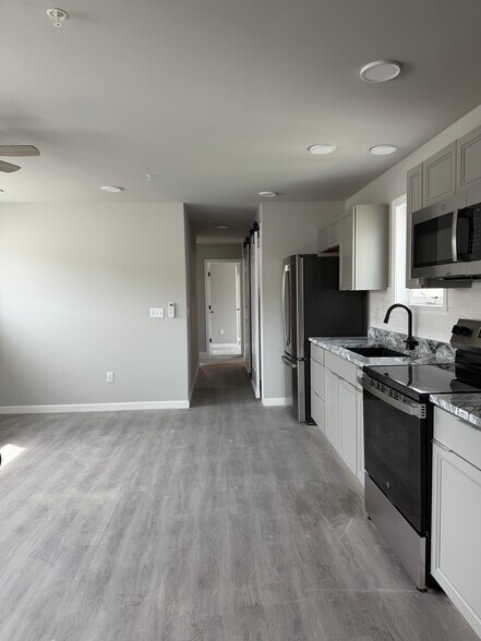 Building Photo - 23 Isham St