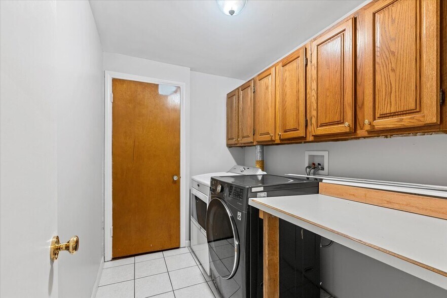 Laundry Room - 7236 N Olcott Ave