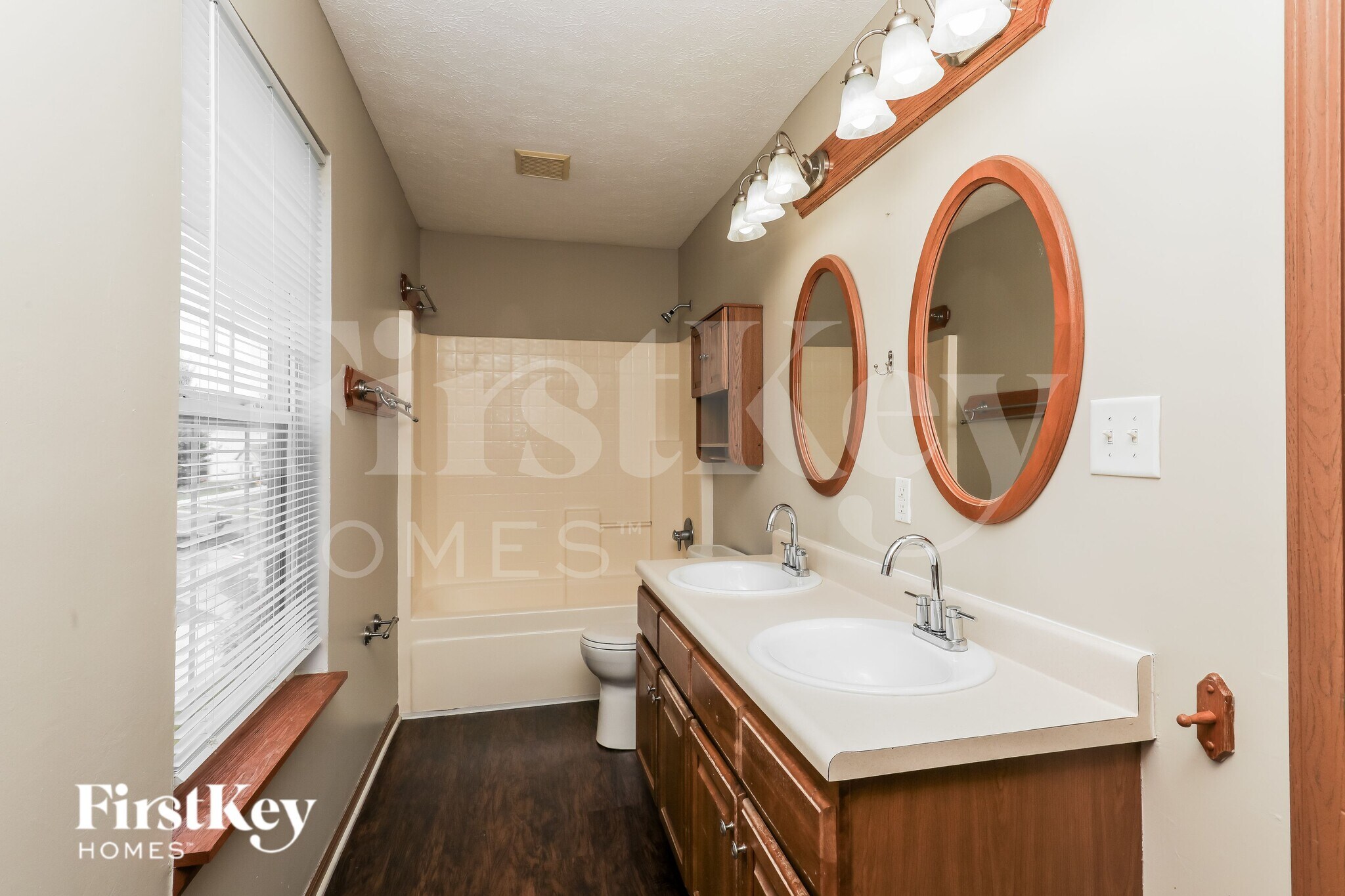 Building Photo - 10087 Palmaire Pl