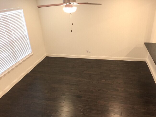 Building Photo - GORGEOUS 3 BEDROOM TOWNHOUSE LOCATED IN VILLAS AT STONEGATE IN MCKINNEY!