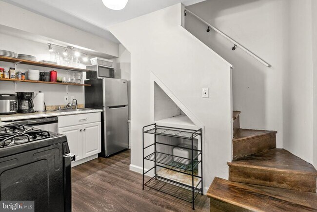 Building Photo - 308 S Castle St