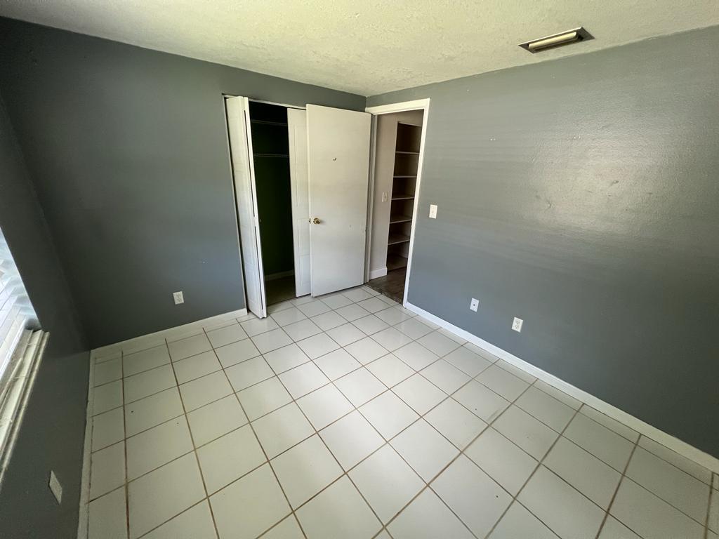 Building Photo - 2909 Cedaridge Dr