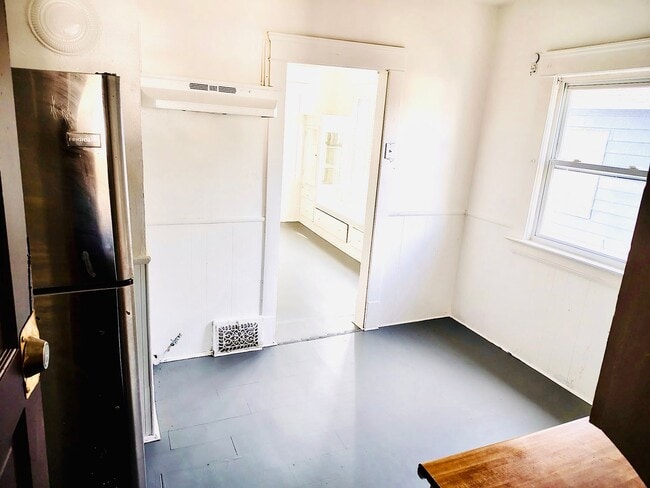 Building Photo - Spacious 4 Bed, 1 Bath Home in Cleveland Ohio!