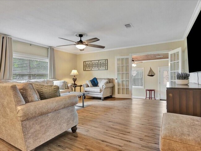 Building Photo - 683 Water View Dr