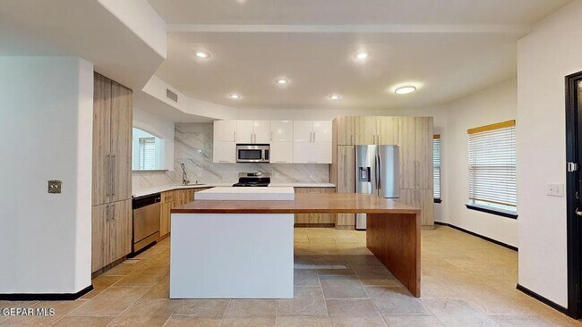 Building Photo - 3864 Tierra Campa Dr