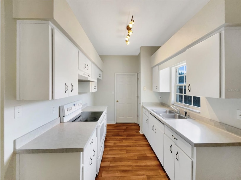 Building Photo - 920 Forrest Dr