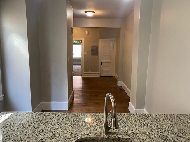 Building Photo - 528 E King St