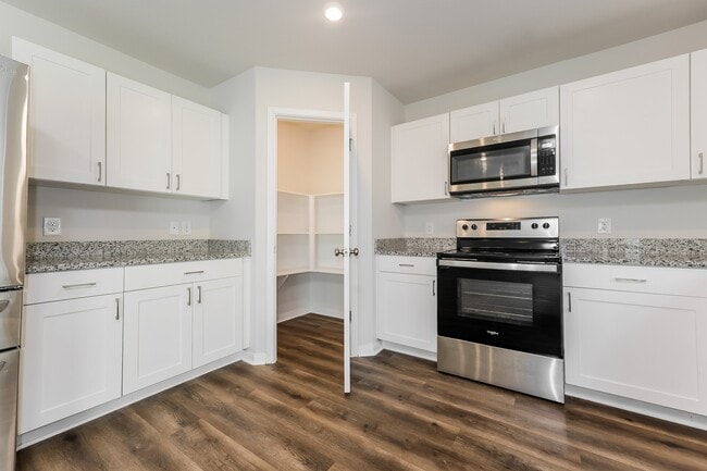Building Photo - 17640 Cedar Crst Dr