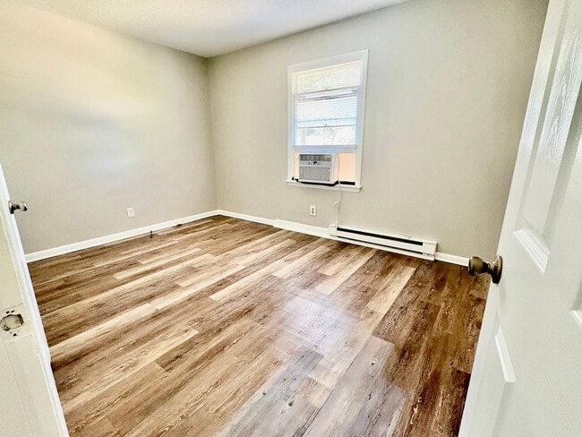 Building Photo - 301 Shelden Dr