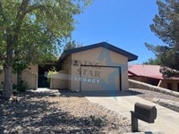 Building Photo - 3 Bedroom Home in Telshor area!