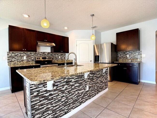 Building Photo - Move-In Ready • Lawn Care Included • Pet-Friendly!