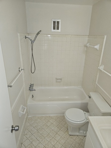 Building Photo - 2601 Hillsboro Pike