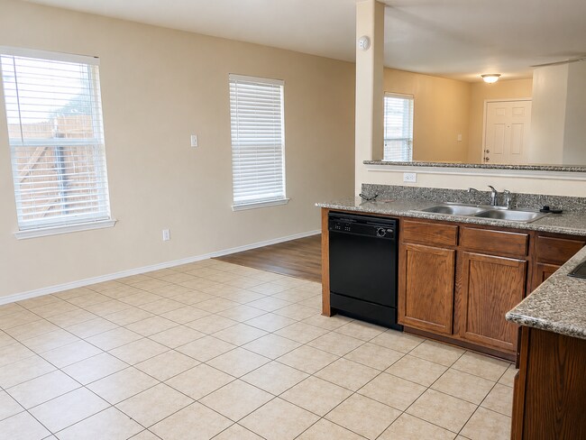 Building Photo - Open Floorplan and Amazing Resort Style Community!