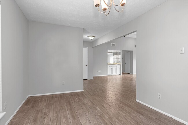 Building Photo - 2710 Green Fields Dr