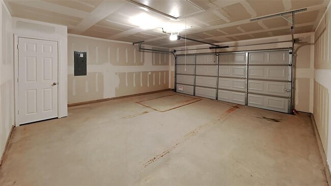 Building Photo - 9905 Rattlesnake Ln