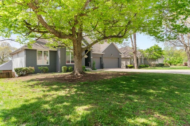 Building Photo - Executive rental in SW Springfield
