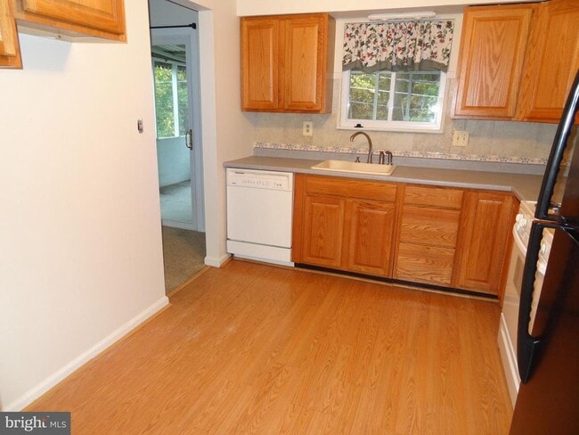 Building Photo - 1365 Rosanna Dr