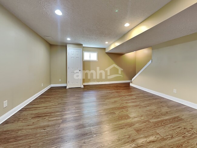 Building Photo - 998 Grandstone Ct
