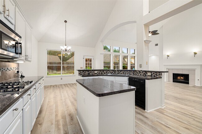 Building Photo - 23218 Colony Green Dr