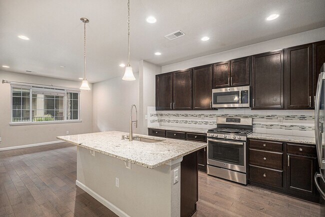 Building Photo - Stunningly Updated 3-Bedroom, 2-Bathroom T...
