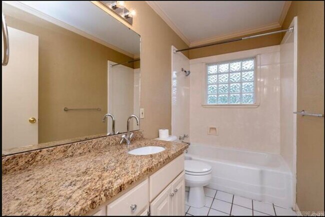 Building Photo - 32 Lenon Dr