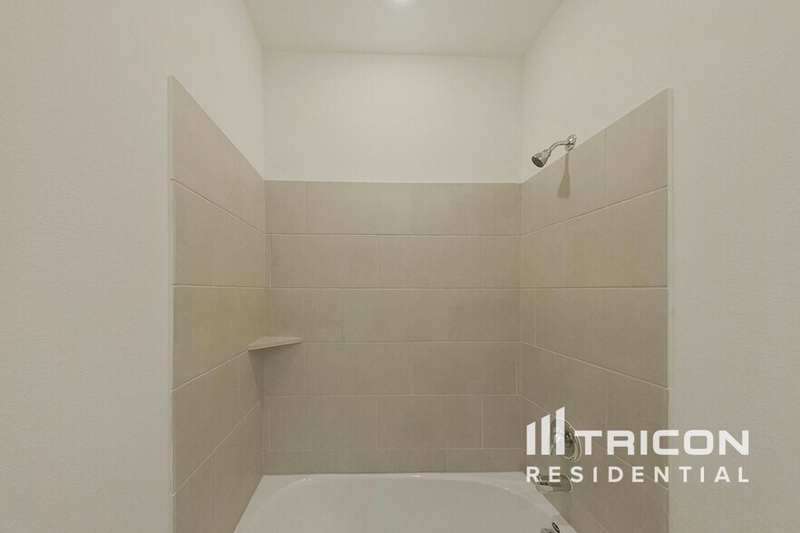 Building Photo - 1305 Francesca Dr