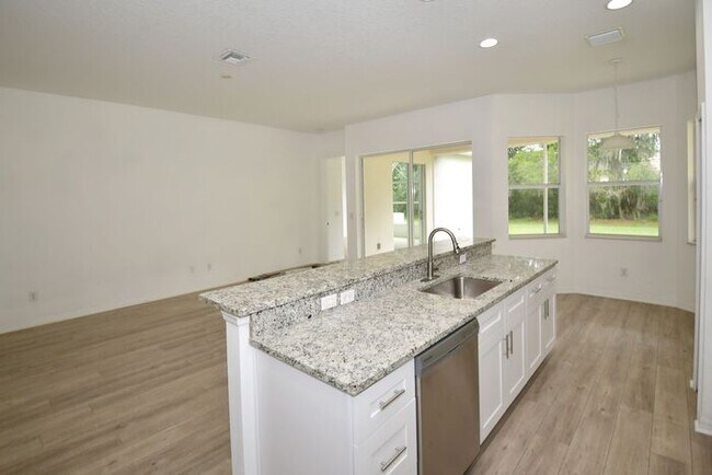 Building Photo - Spacious 2 bed Plus Den Home for Lease