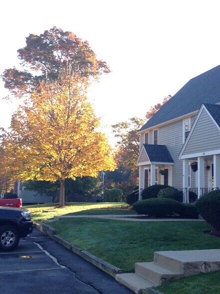 Primary Photo - 522 Twin Lakes Dr
