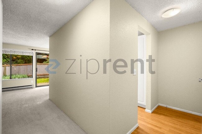 Building Photo - Unit E5